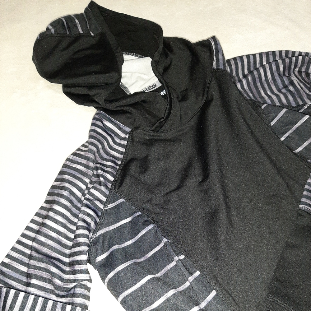 REEBOK LONG SLEEVE HOODIE